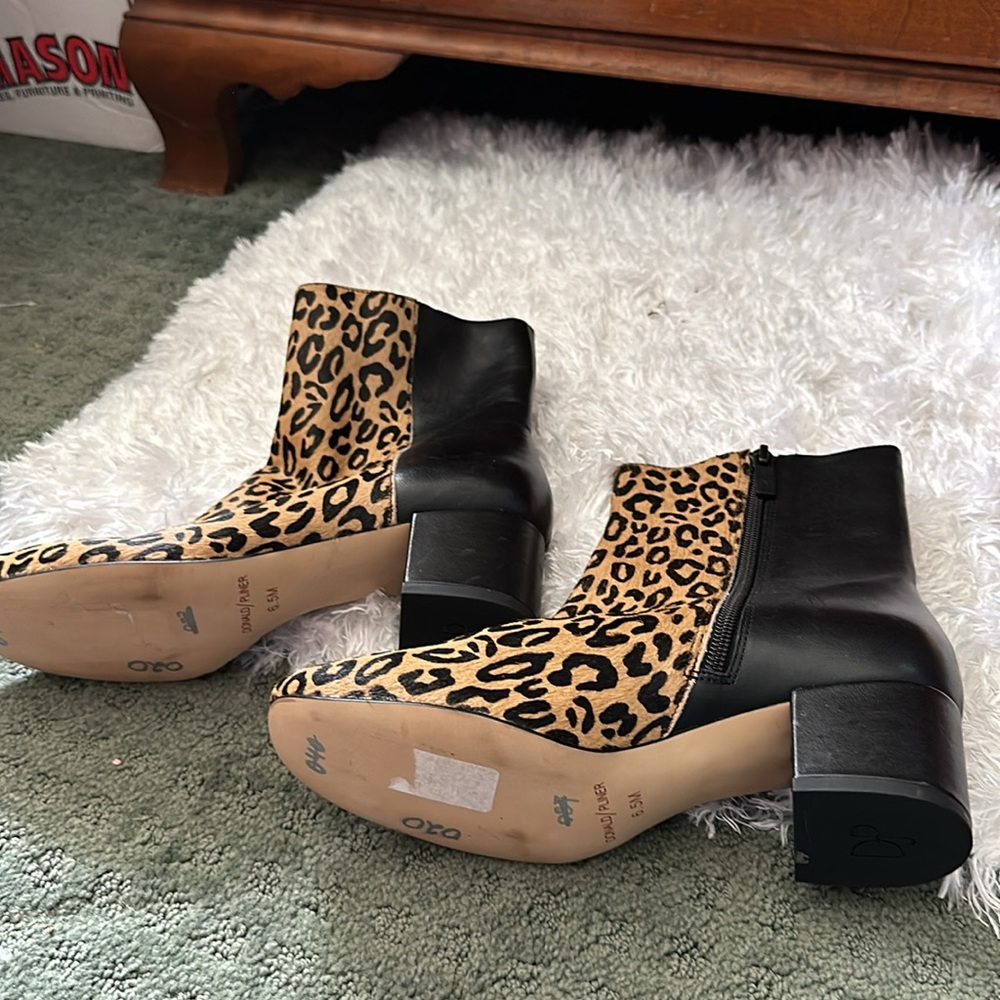 Donald Pliner booties - Picture 3 of 4